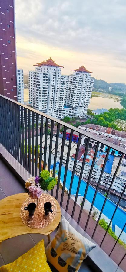 Astetica Pool & Lake View High Floor 100Mbps Wifi Netflix Seri Kembangan Exterior foto